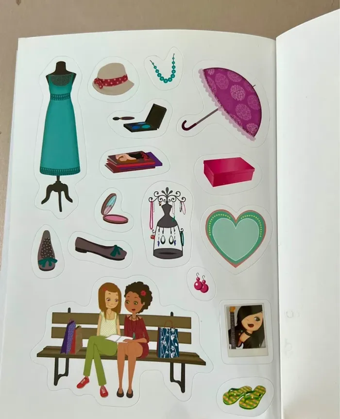 Carnet d’autocollants mode pour jeune fille - photo numéro 6