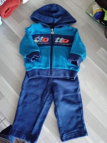 Ensemble jogging lotto taille 6 mois