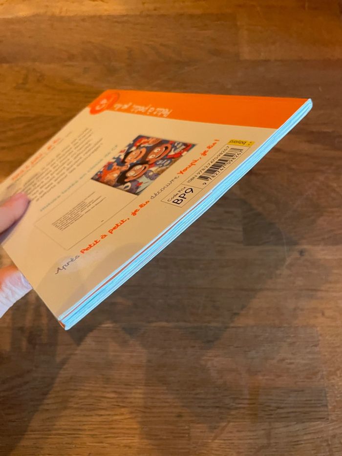 Livre Petit à petit je lis Max fou de foot Allez les bleues ! CP Niveau 2 - photo numéro 6
