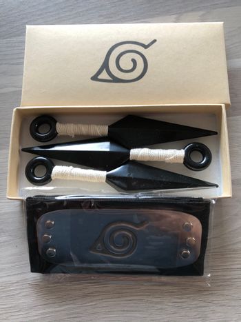 Déguisement Naruto Bandeau frontal Konoha et 3 kunais plastiques