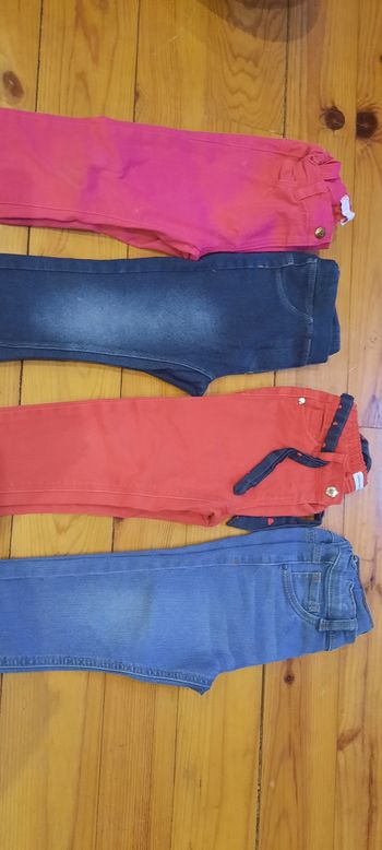 Lot 4 pantalons  en très bon état
