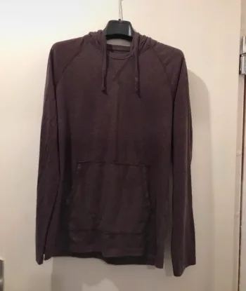 Haut pull celio demie saison unisex manche longue à capuche violet taille M
