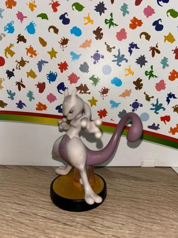 Pokémon Mewtwo amiibo en très bon état