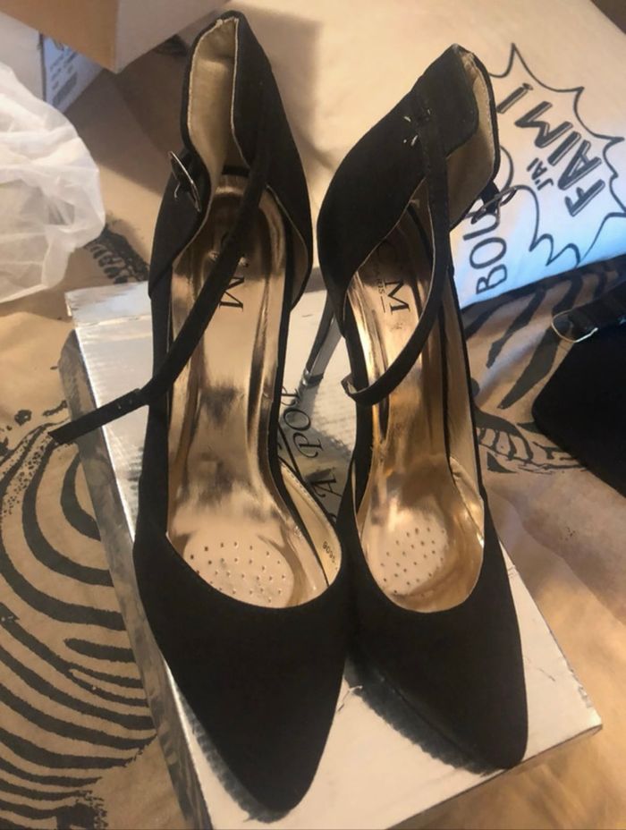 Escarpins à talons noirs - photo numéro 2
