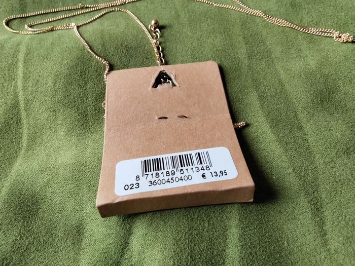 Collier long . 49 cm . Étoile. - photo numéro 3