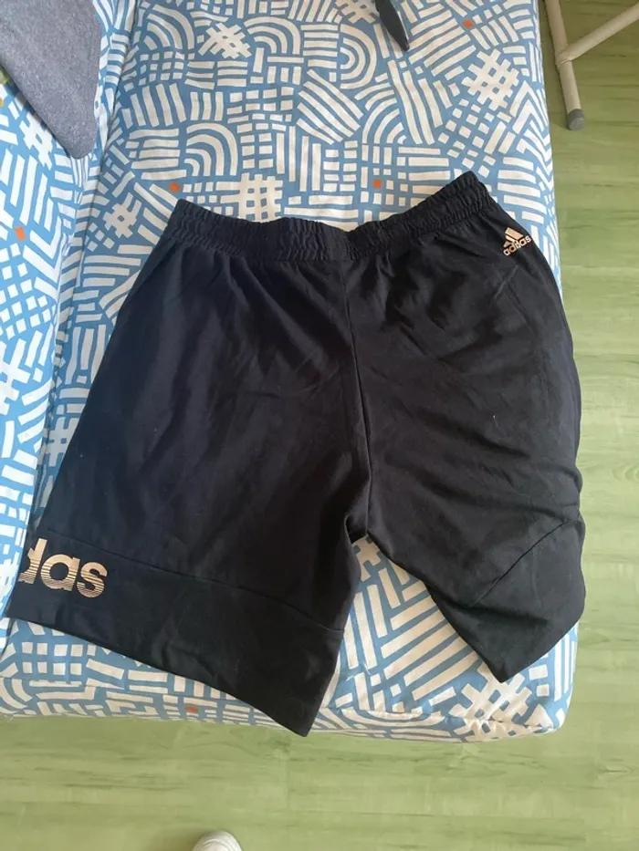 Short Adidas taille L - photo numéro 2