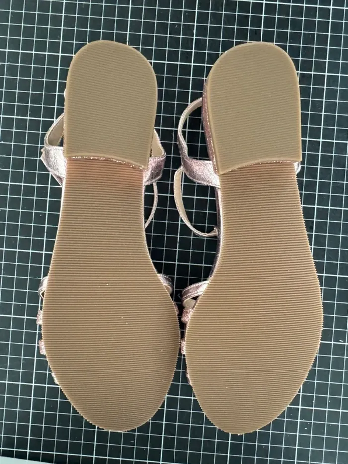Sandales rose brillant La Halle neuves taille 35 - photo numéro 5