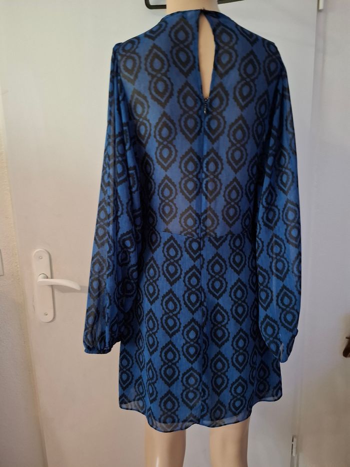 Robe zara taille 38 en très bon état - photo numéro 2