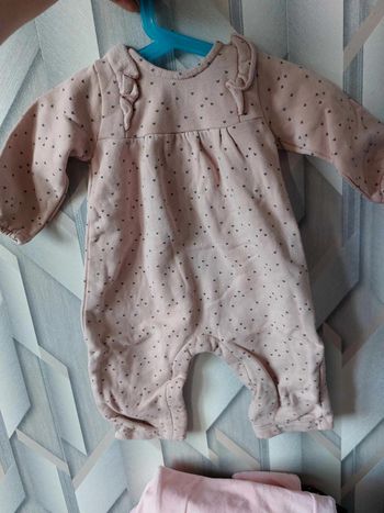 pyjama rose avec bavoir