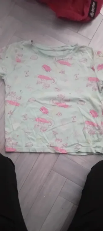 Joli Tee-shirt vert d'eau motifs licornes en très bon état 5 ans