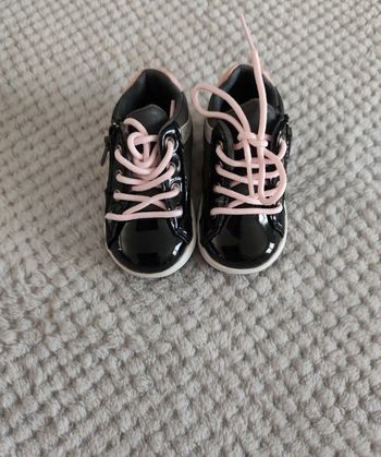 Botinne bébé fille noires vernies et roses - Pointure 19- Très bon état