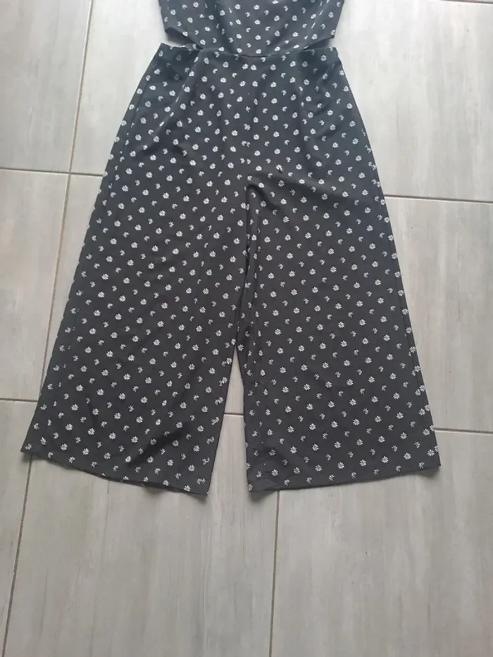 Combi noir à petite fleurs Jennyfer Taille M - photo numéro 2