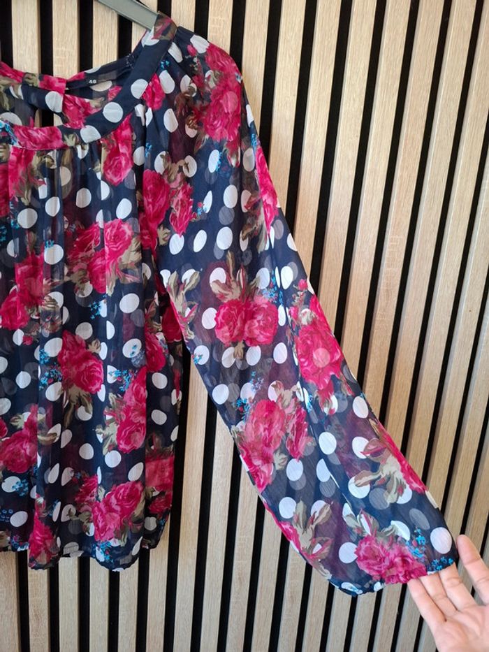 Haut blouse fluide fleurie bleu marine ,rose et blanc.T46 - photo numéro 2