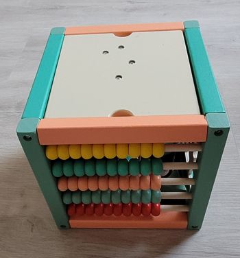 Cube d activité en bois, de motricité, d éveil