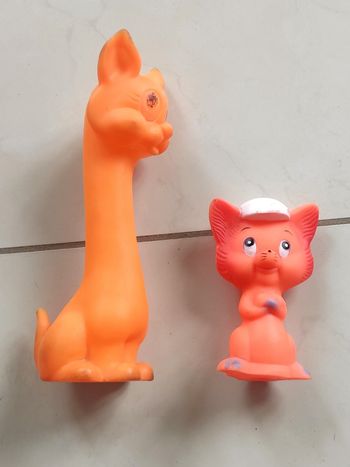 Deux anciens jouets chien