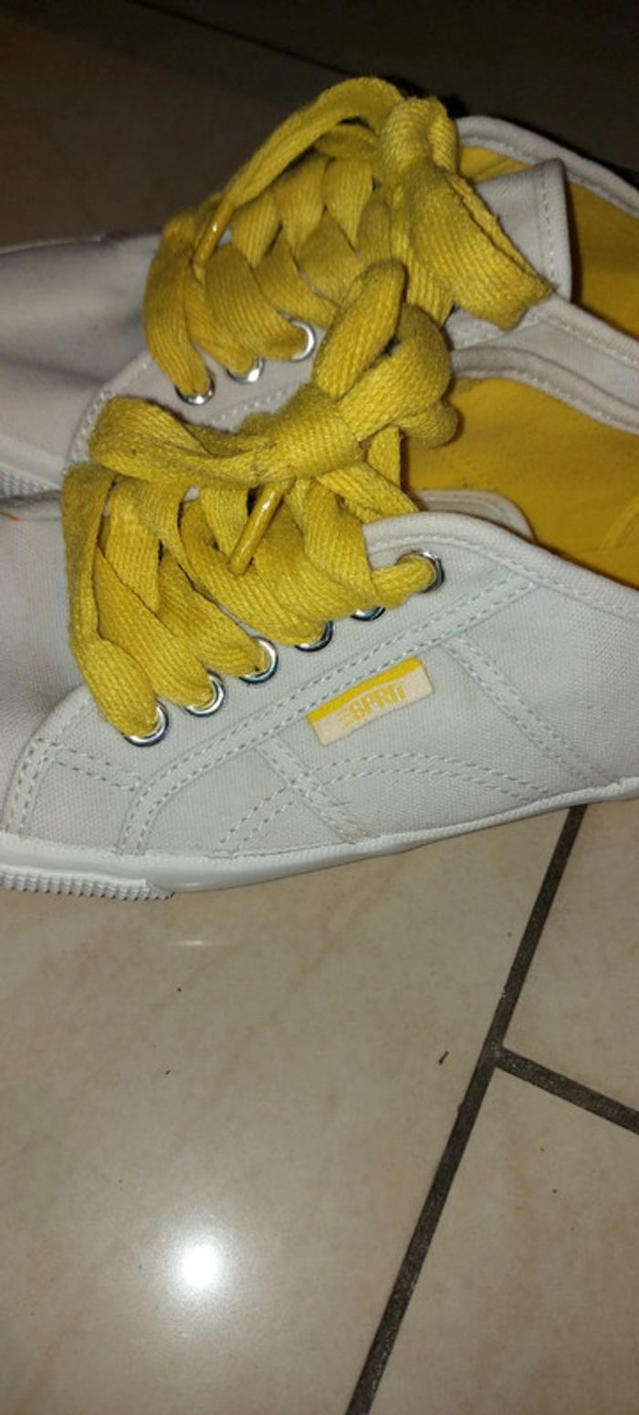👟 Baskets Esprit blanches à lacets jaunes – Pointure 40 - photo numéro 4