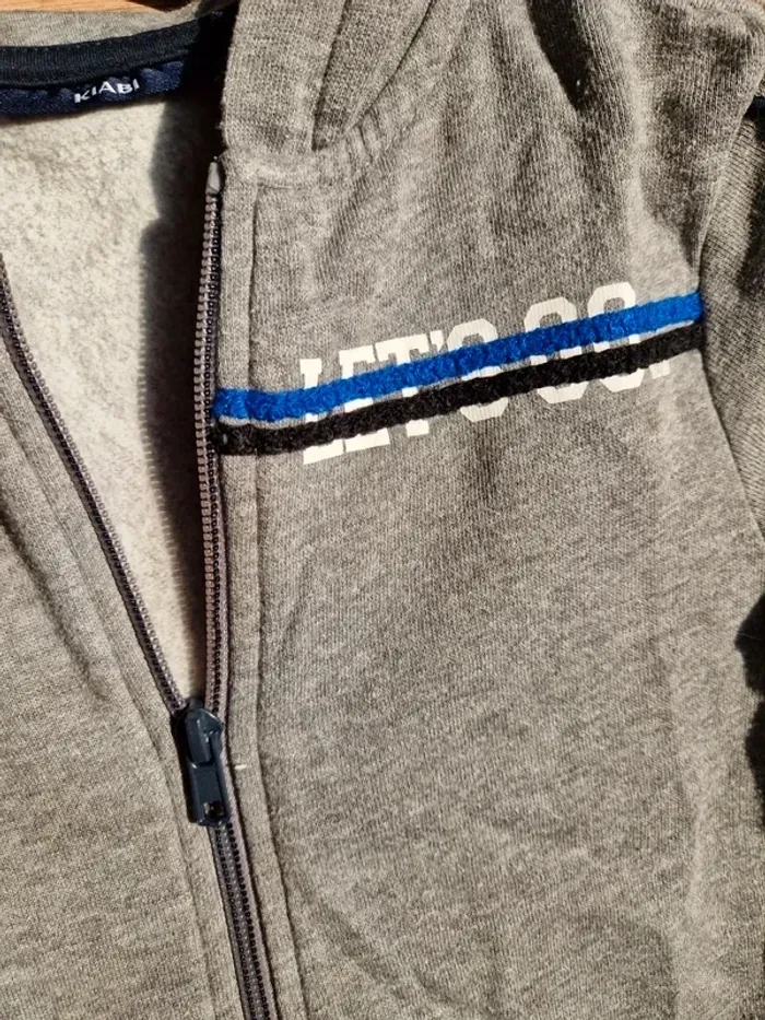 Gilet / veste gris zippé 8 ans - photo numéro 5