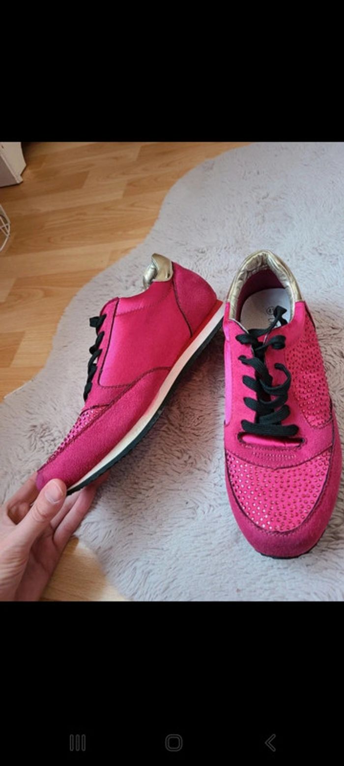Belles baskets fushia - photo numéro 7