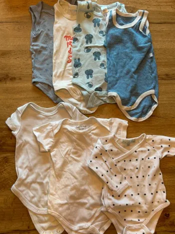 Lot bodys 3 mois