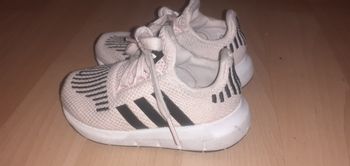 Basket Adidas pointeau 21 très bon