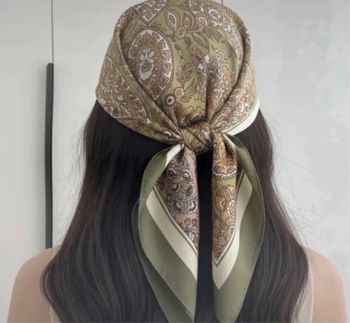 Foulard effet satiné