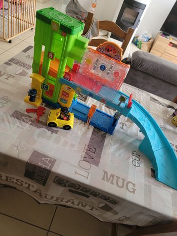 Garage fisher price