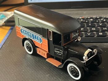 Camion LATIL TYPE 2 (caravane publicitaire)