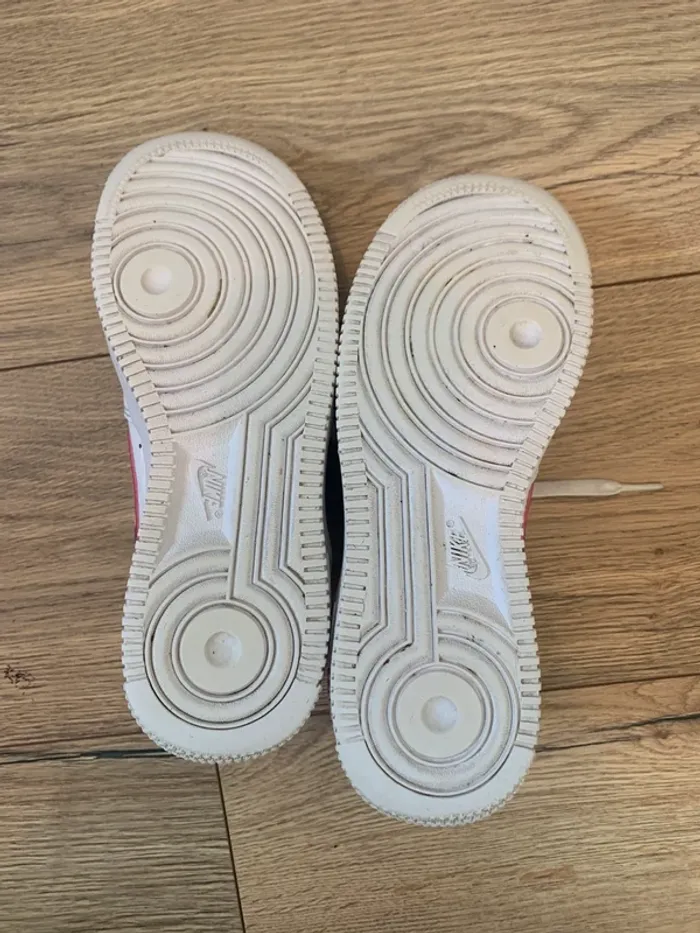 Basket Nike Air Force One blanche et rose Taille 36.5 - photo numéro 8