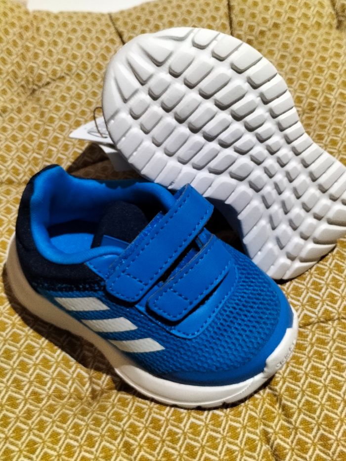 Basket Adidas taille 19