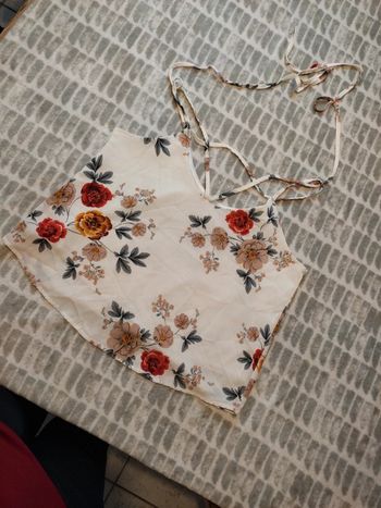 Top court et ample a fleurs a lacé taille S 36