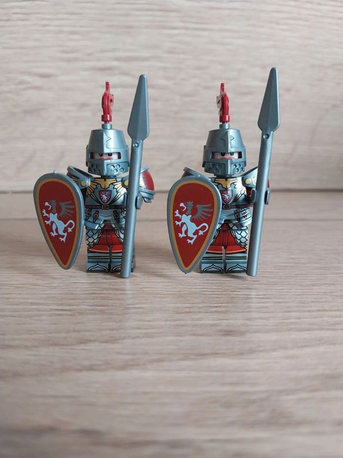 Figurines type lego 2 soldats chevaliers Griffons