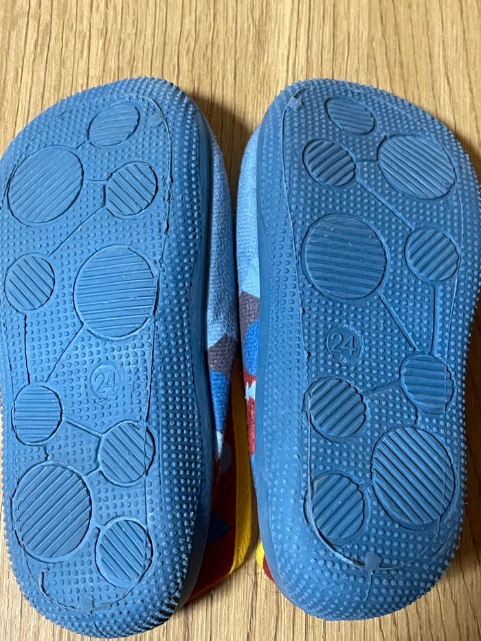 Chausson garçon pointure 24 - photo numéro 2