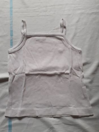 Débardeur blanc petites bretelles motif rose clair