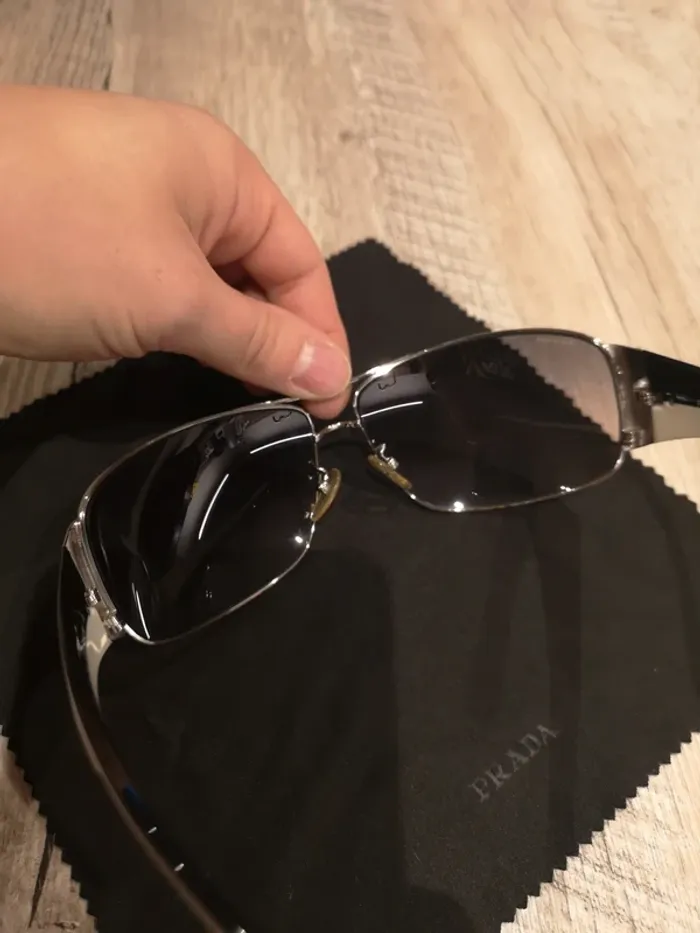 Lunette Prada argenté et branche noir et blanche - photo numéro 7