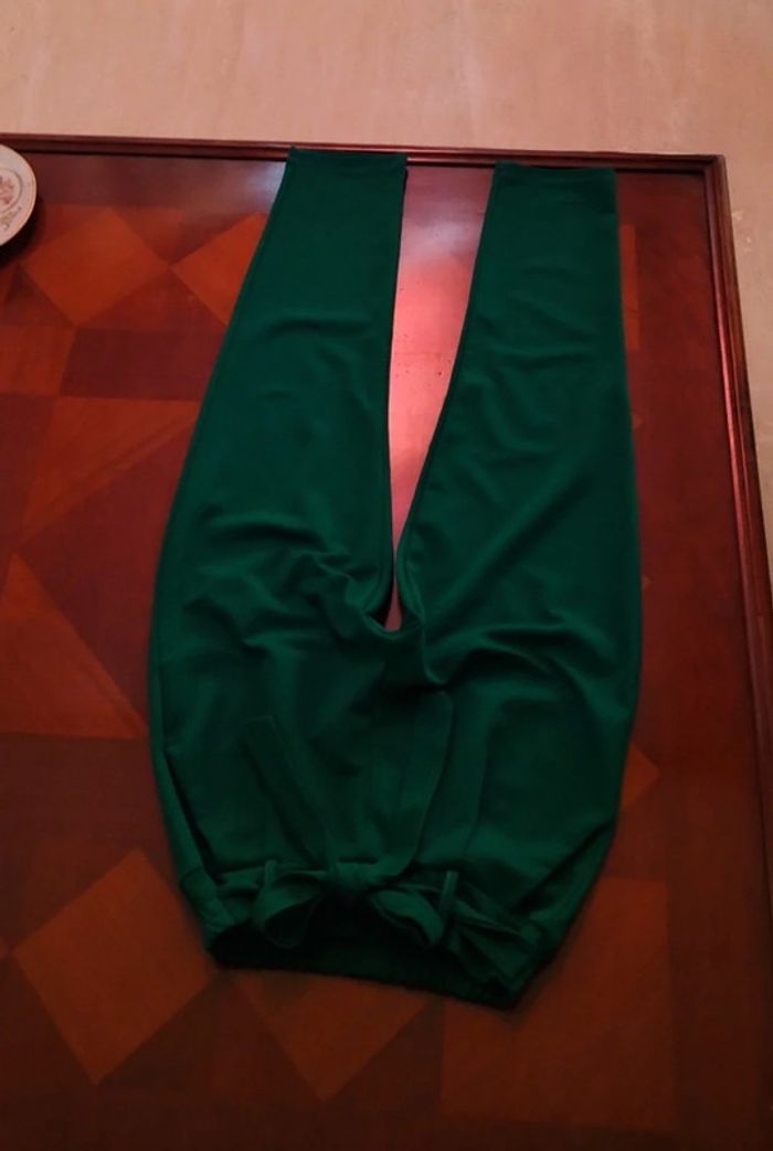 Pantalon costume/ carotte vert sapin, vert foncé avec ceinture et noeud - photo numéro 2