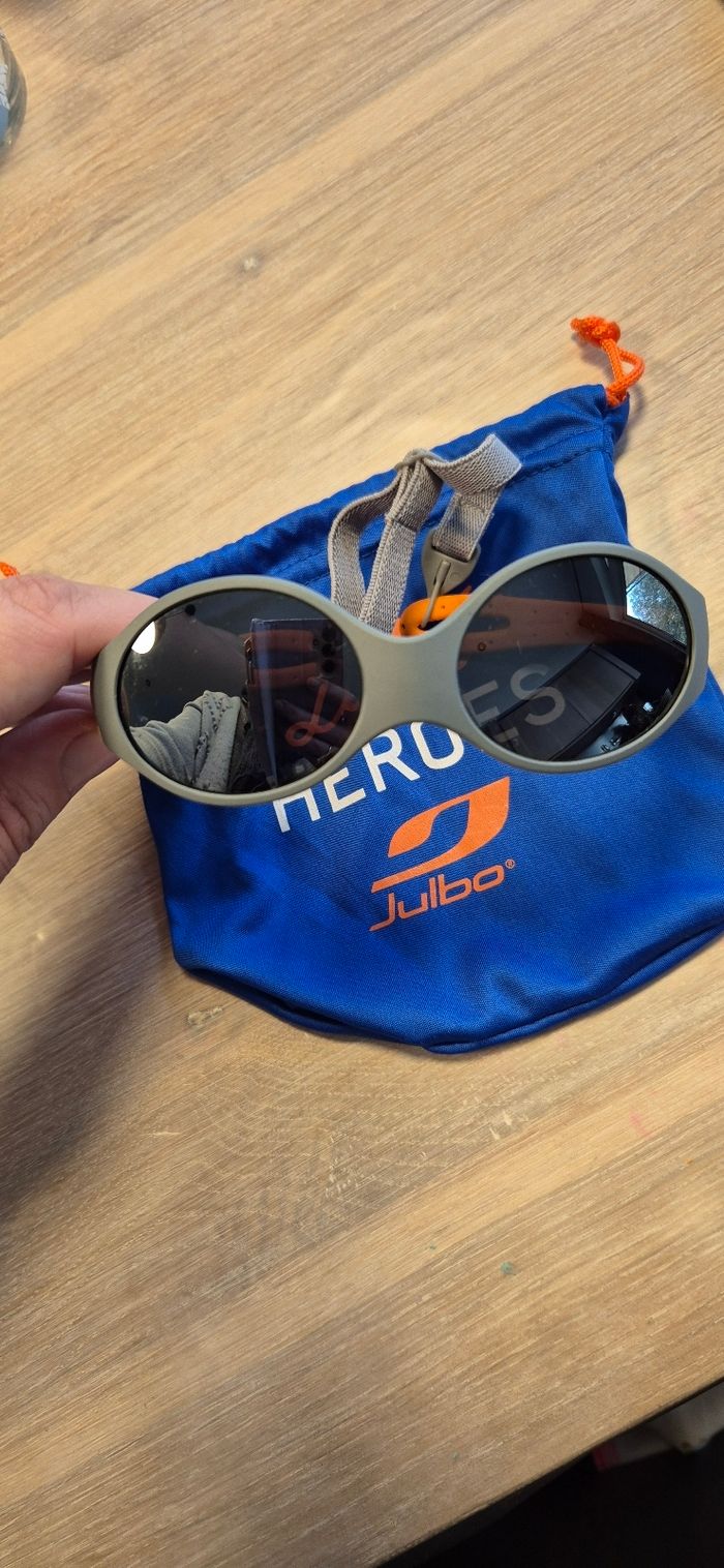 Lunettes de soleil bébé