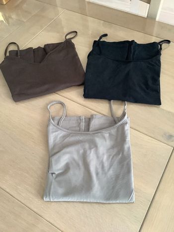 Lot 3 tops à bretelles