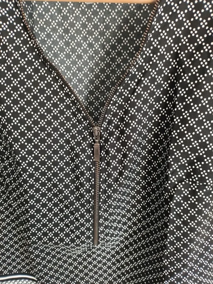 Blouse noire à motifs géométriques – Taille 40 – Très bon état - photo numéro 4