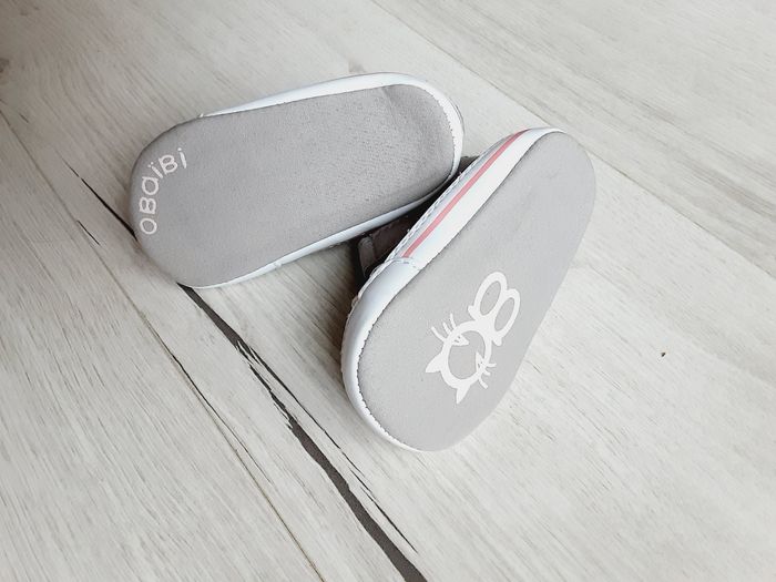 Chaussures chaussons bébé fille type baskets souples gris Obaïbi 6 - 12 mois Neufs - photo numéro 5