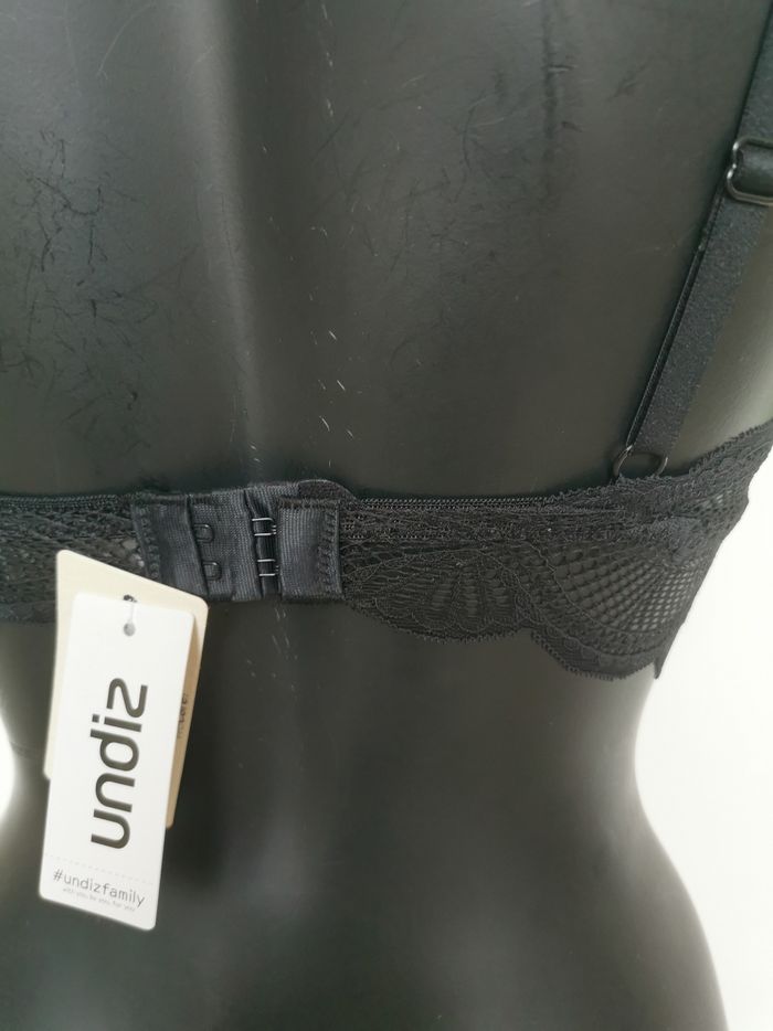 Soutien gorge triangle noir en dentelle Undiz Taille S - photo numéro 6