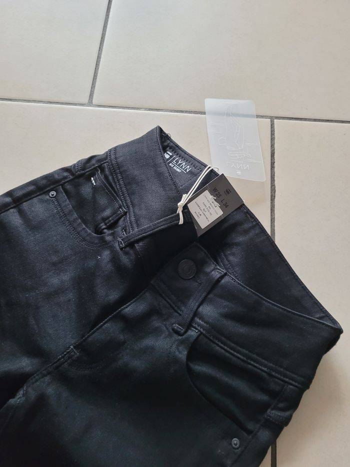 Jean noir 34 - photo numéro 2