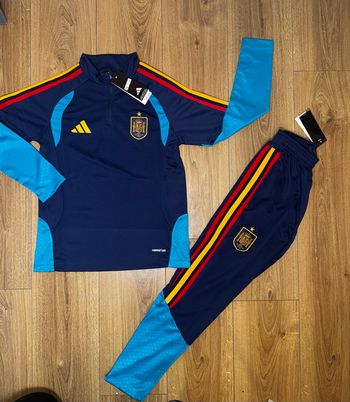 Ensemble survêtement Espagne Adidas – Football / Entraînement -Haut + Pantalon - Neuf