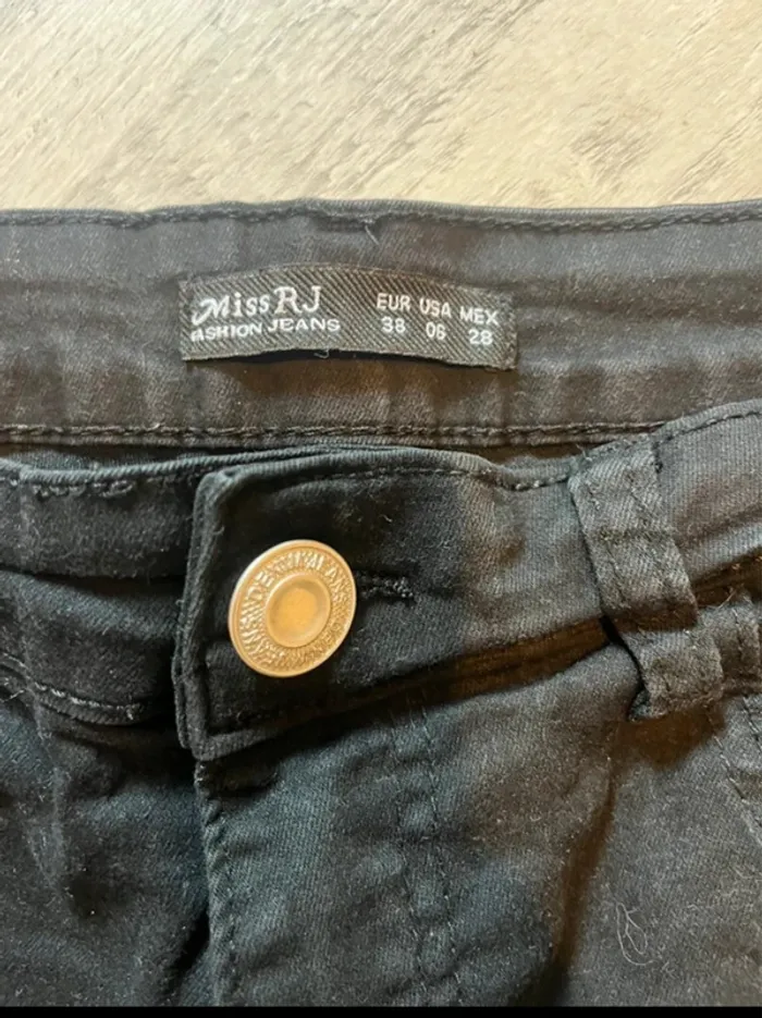 Short noir à dentelle T.38 - photo numéro 2