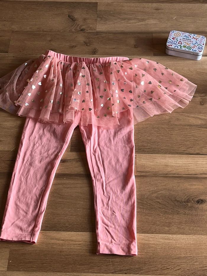 Je vend un legging jupe fille taille 98/104cm très bon état