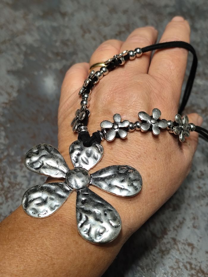 Collier fleurs - photo numéro 3