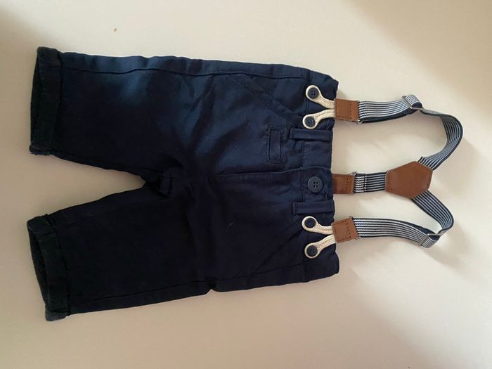 Pantalon avec bretelles