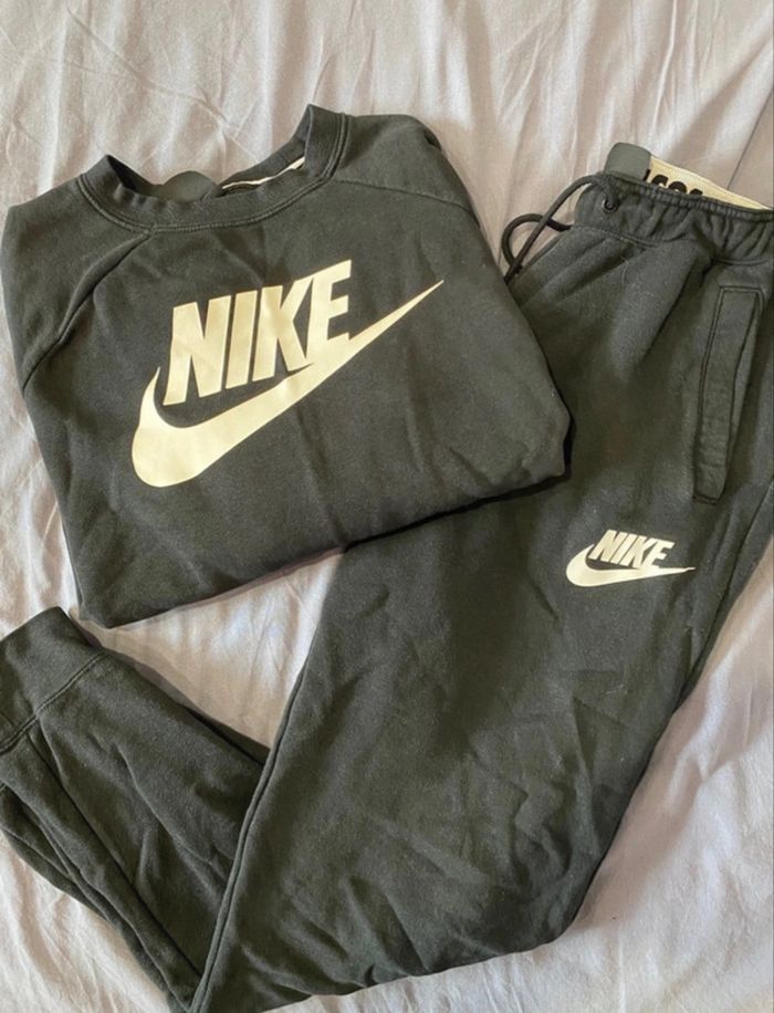 Ensemble jogging noir blanc Nike Femme Pull L jogging M bon état voir annonce