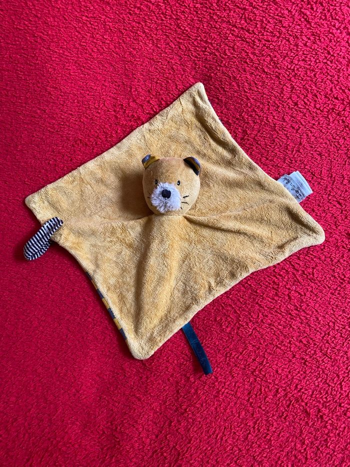 Moulin Roty doudou plat chat les moustaches moutarde noir attache tétine - photo numéro 2