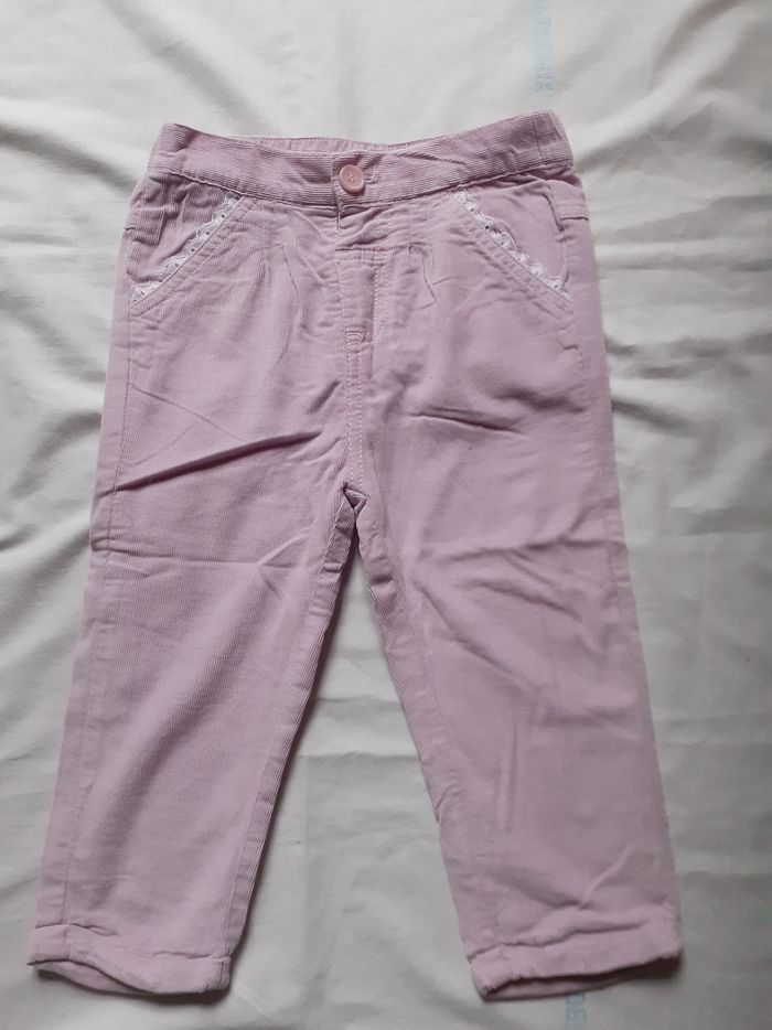 Pantalon rose en velours côtelé