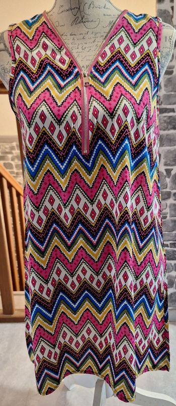 Robe fluide multicolore zippée au cou